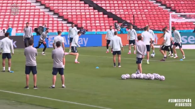 Pedri, Morata and De Gea get 'punished' by teammates in rondo